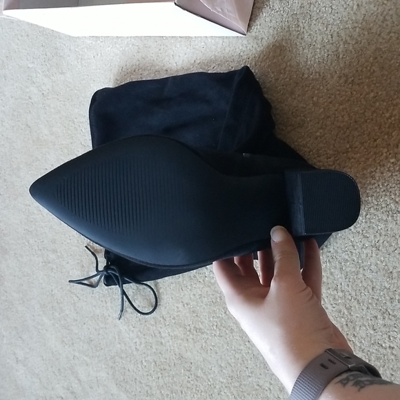 New In Box Heeled Lace Boots - Picture 5 of 9